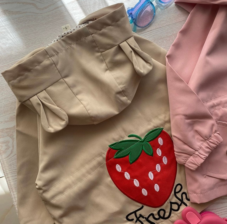 بارانی توت فرنگی